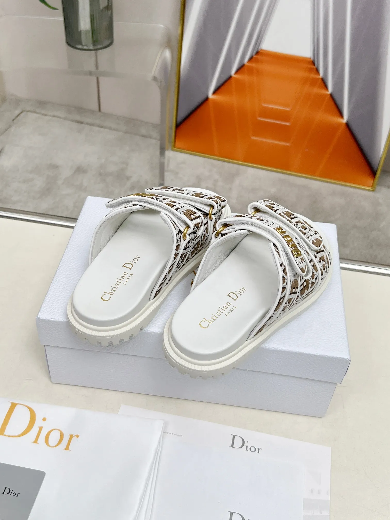 👟👟Ex-factory price 480👟👟Dior👏👏New classic style. 🔥Purchasing-level qualityThick-soled slippers popular in foreign counters. Upper➕Inner: original customized material, original mold opening of sole 1.1 (lightweight, code number 35-40 (41/42 can be customized)